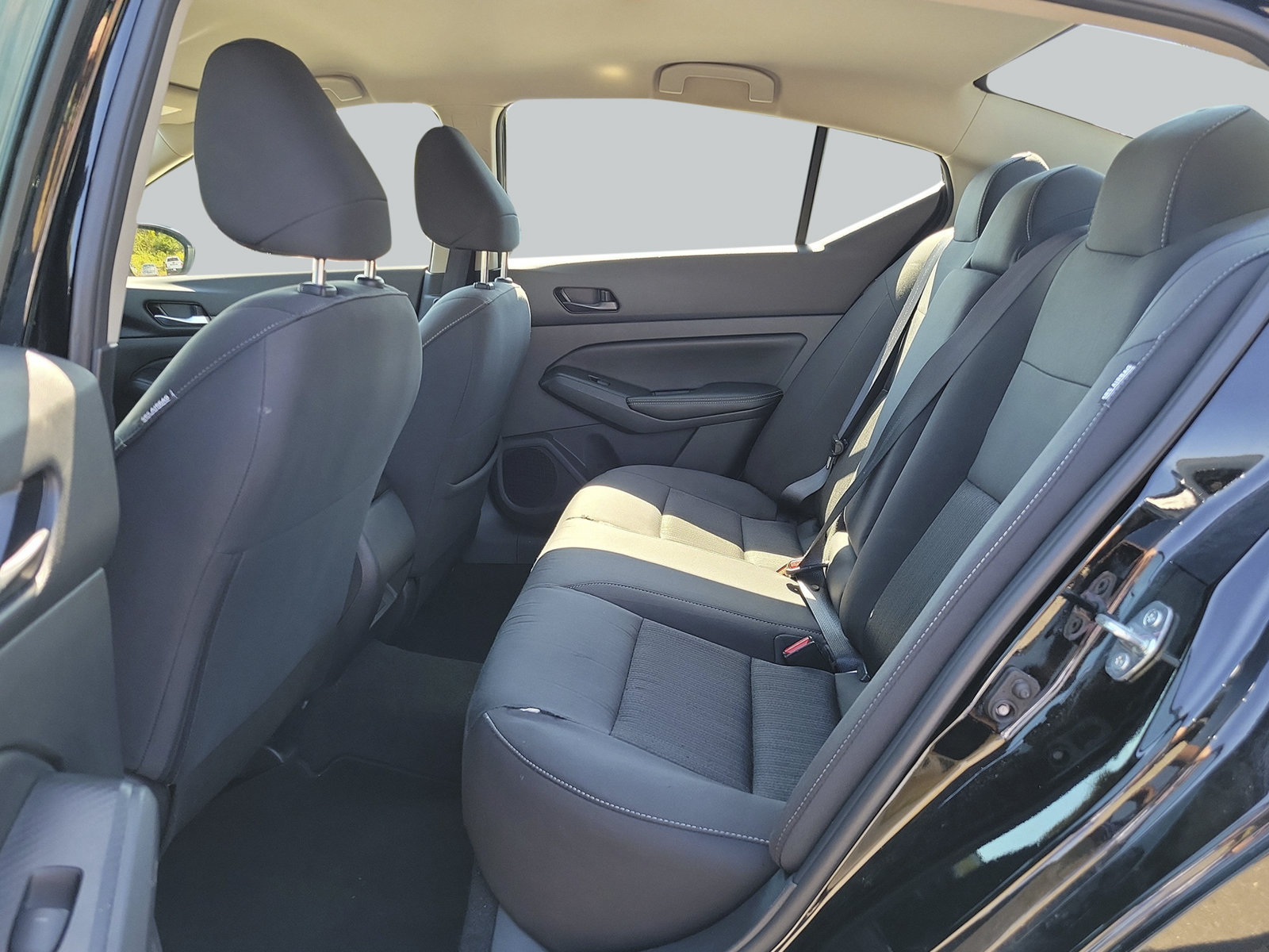 Used 2025 Nissan Altima 2.5 SV FWD image 27