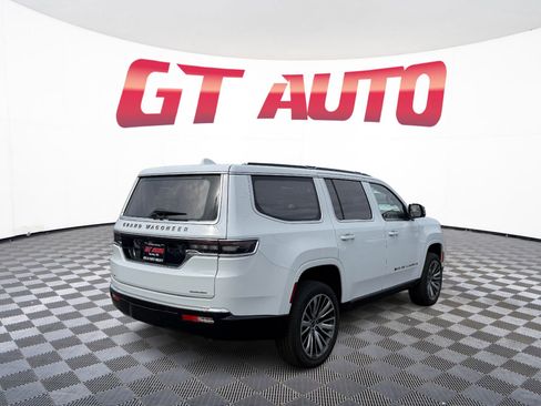 Used 2023 Jeep Grand Wagoneer Series III w/ HD Trailer Tow Package AWD/4WD image 6