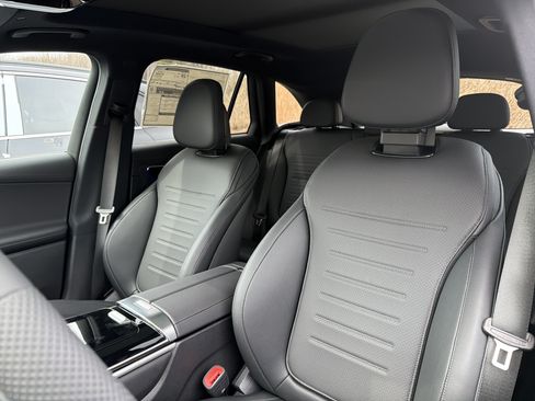 Used 2026 Mercedes-Benz GLC 300 4MATIC image 10
