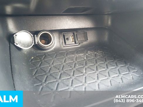 Used 2019 Toyota RAV4 LE FWD image 27