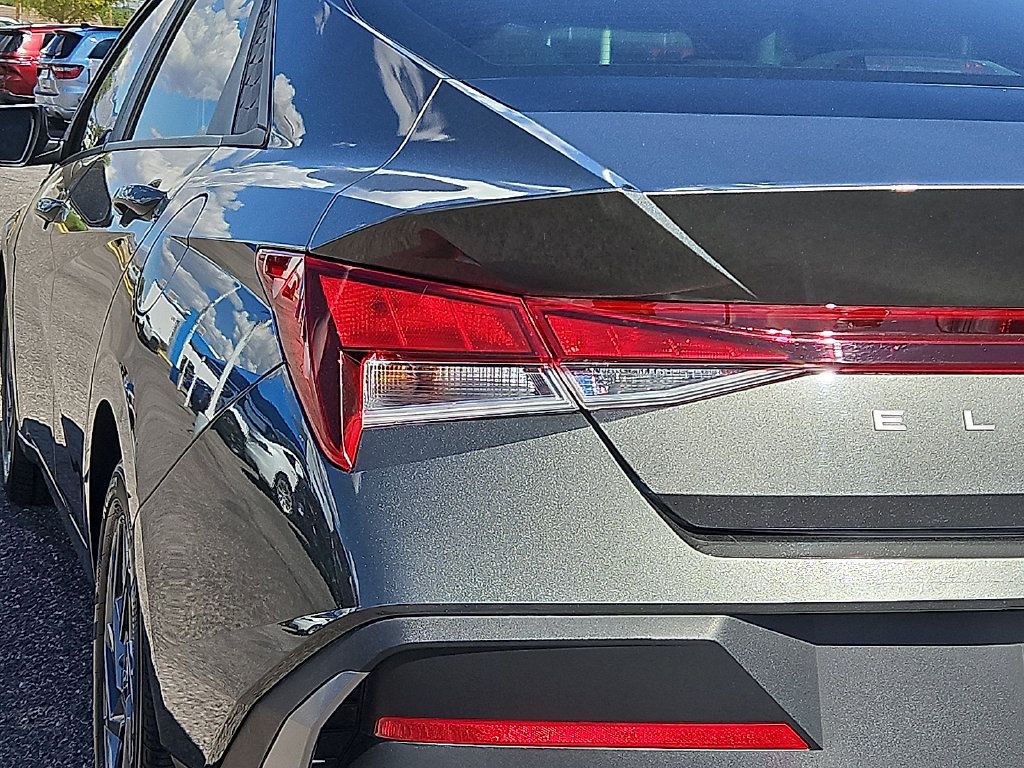 Used 2024 Hyundai Elantra SEL FWD image 9
