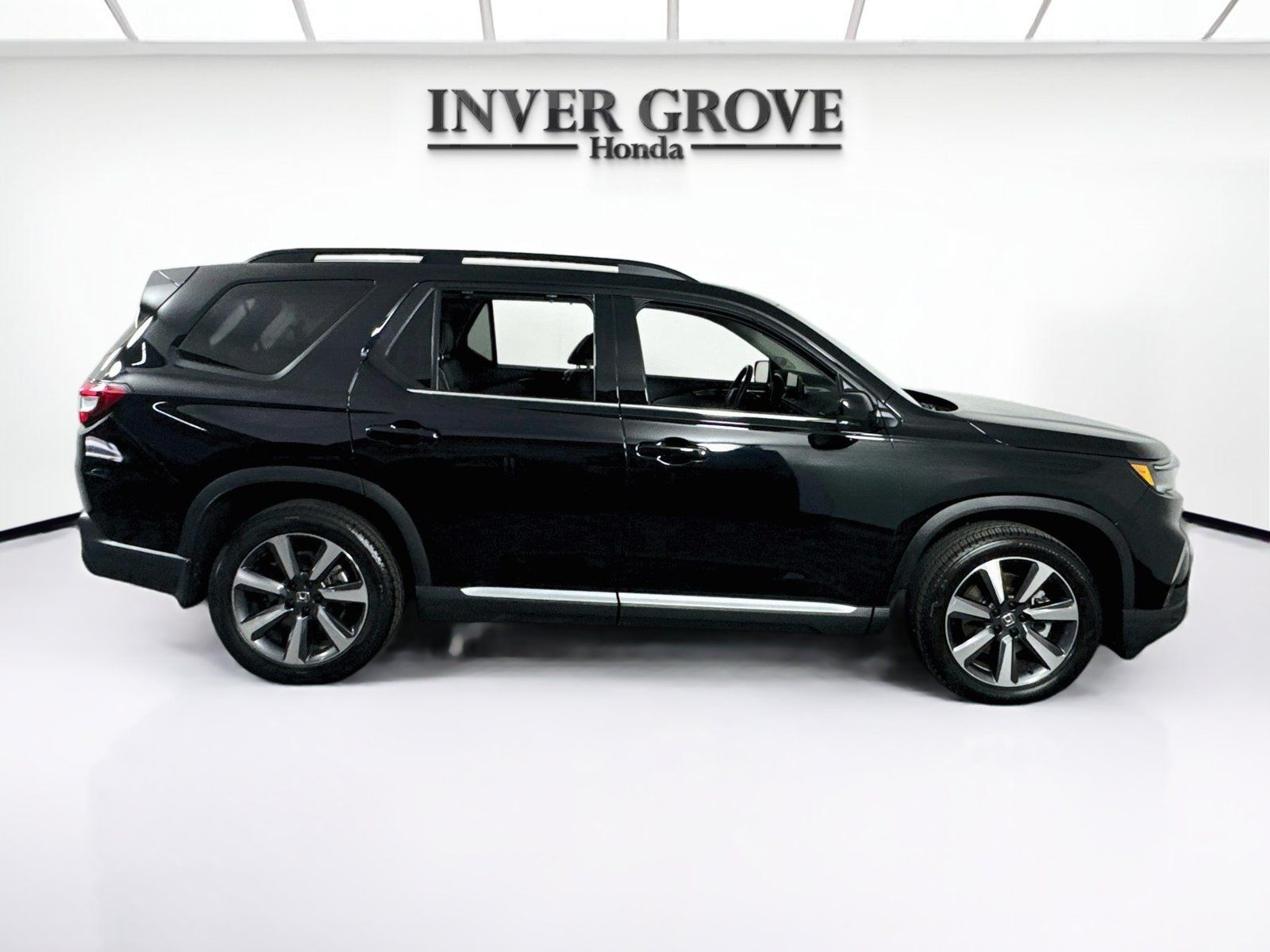 Used 2025 Honda Pilot Elite image 4