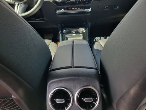 Certified 2025 Mercedes-Benz GLB 250 image 15