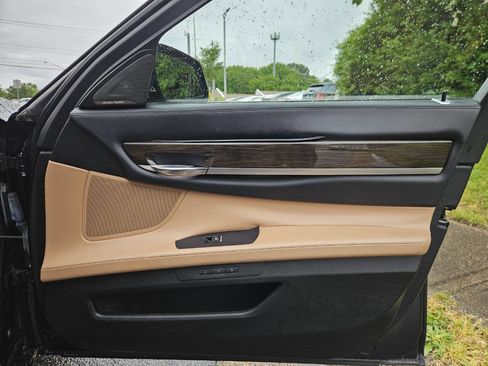 Used 2014 BMW 750Li RWD image 17
