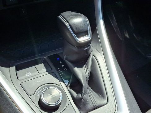 Used 2022 Toyota RAV4 SE image 19