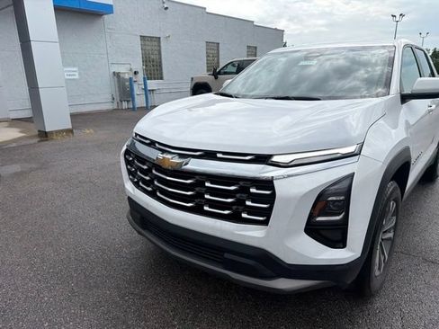 Used 2026 Chevrolet Equinox LT AWD/4WD image 2