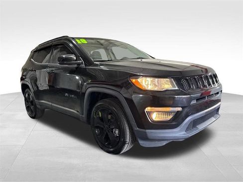 Used 2018 Jeep Compass Latitude image 3
