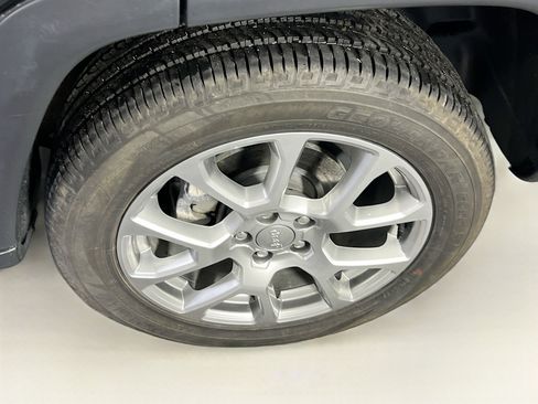 Used 2022 Jeep Compass Latitude image 29