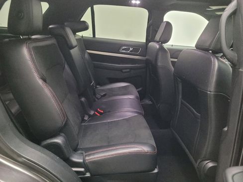 Used 2019 Ford Explorer XLT w/ Equipment Group 202A FWD image 19