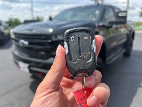 Used 2020 Chevrolet Silverado 1500 LT Trail Boss AWD/4WD image 52