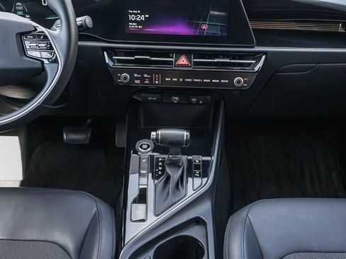 Certified 2025 Kia Niro EX FWD image 15