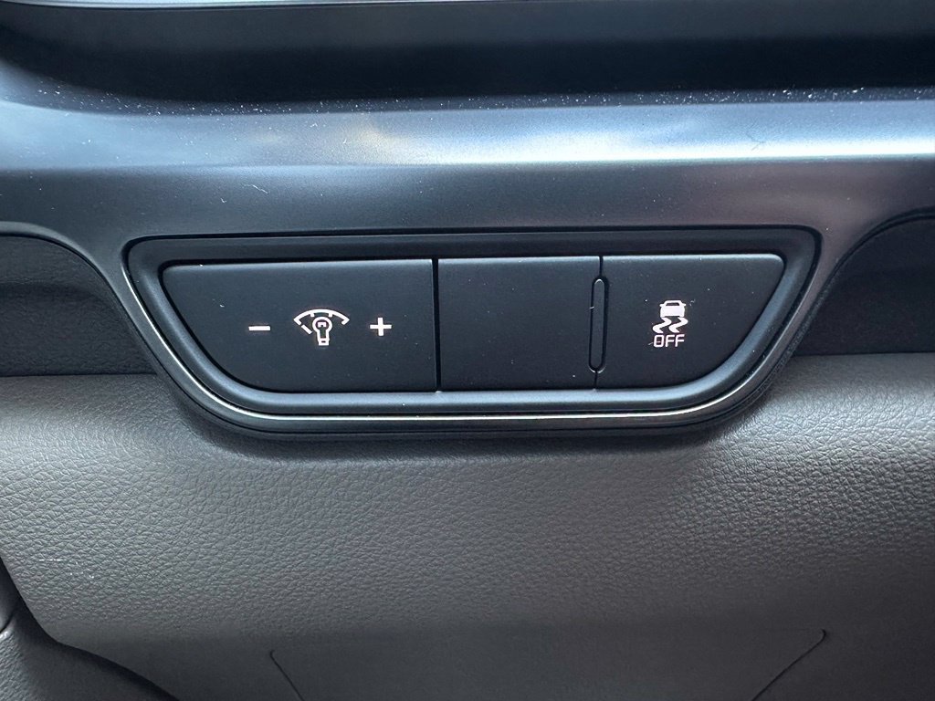 Used 2025 Kia Carnival FWD image 19