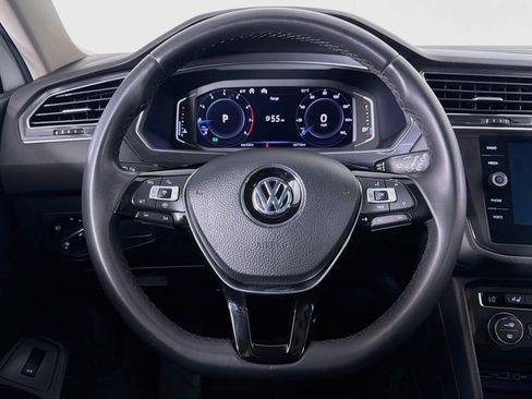 Used 2020 Volkswagen Tiguan SEL FWD image 19