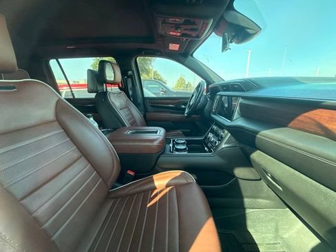 Used 2024 GMC Yukon XL Denali Ultimate AWD/4WD image 6