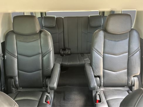 Used 2019 Cadillac Escalade Luxury AWD/4WD image 42