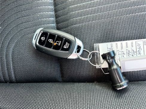 Used 2025 Hyundai Venue Limited FWD image 33