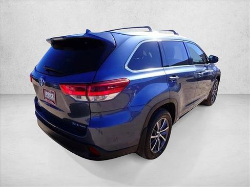 Used 2017 Toyota Highlander XLE AWD/4WD image 4