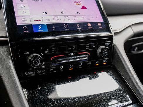 Used 2023 Jeep Grand Cherokee L Limited image 37