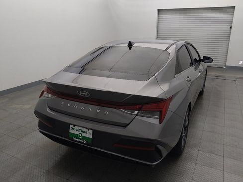 Used 2024 Hyundai Elantra SEL w/ Convenience Package image 7
