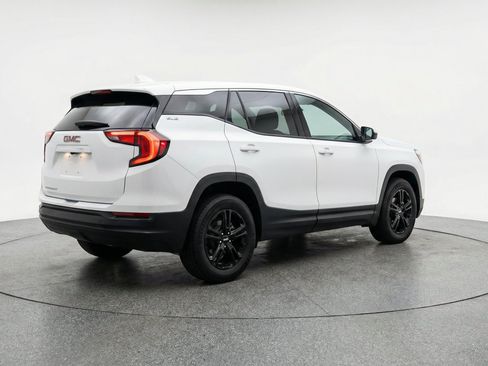 Used 2024 GMC Terrain SLE FWD image 9