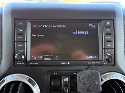 Used 2018 Jeep Wrangler Unlimited Sahara w/ Connectivity Group image 27