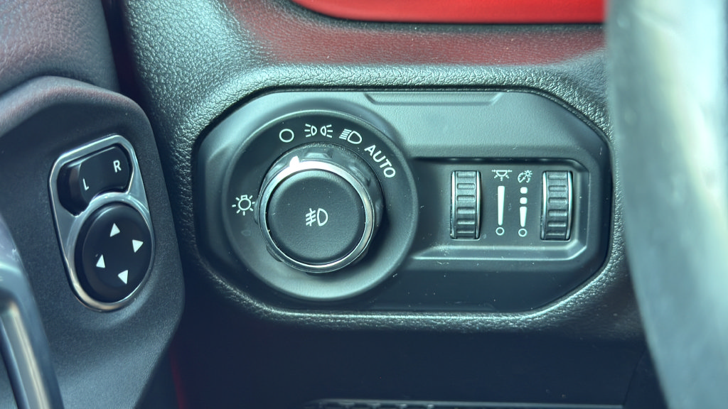 Used 2018 Jeep Wrangler Unlimited Rubicon AWD/4WD image 30