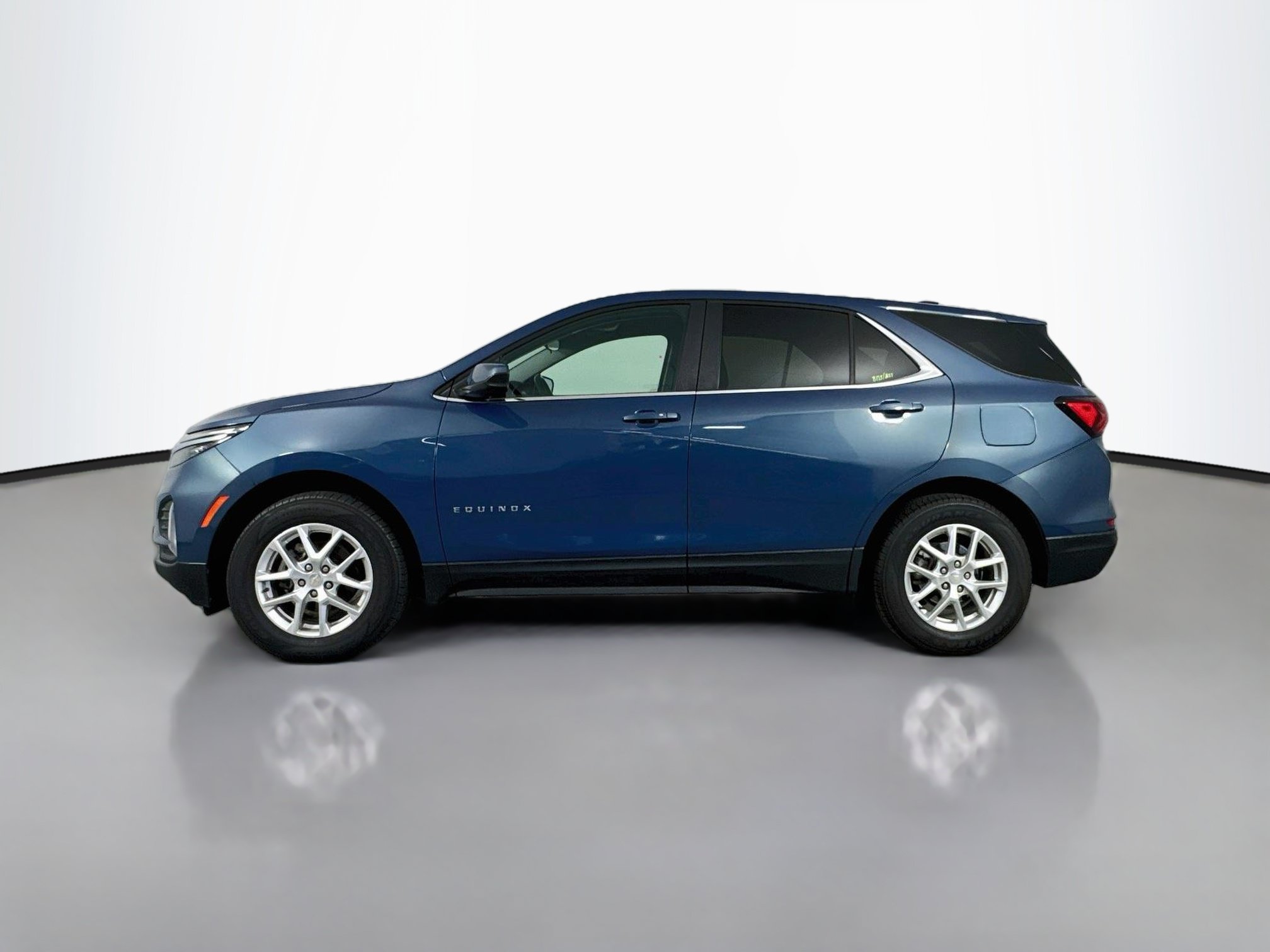 Used 2024 Chevrolet Equinox LT AWD/4WD image 4