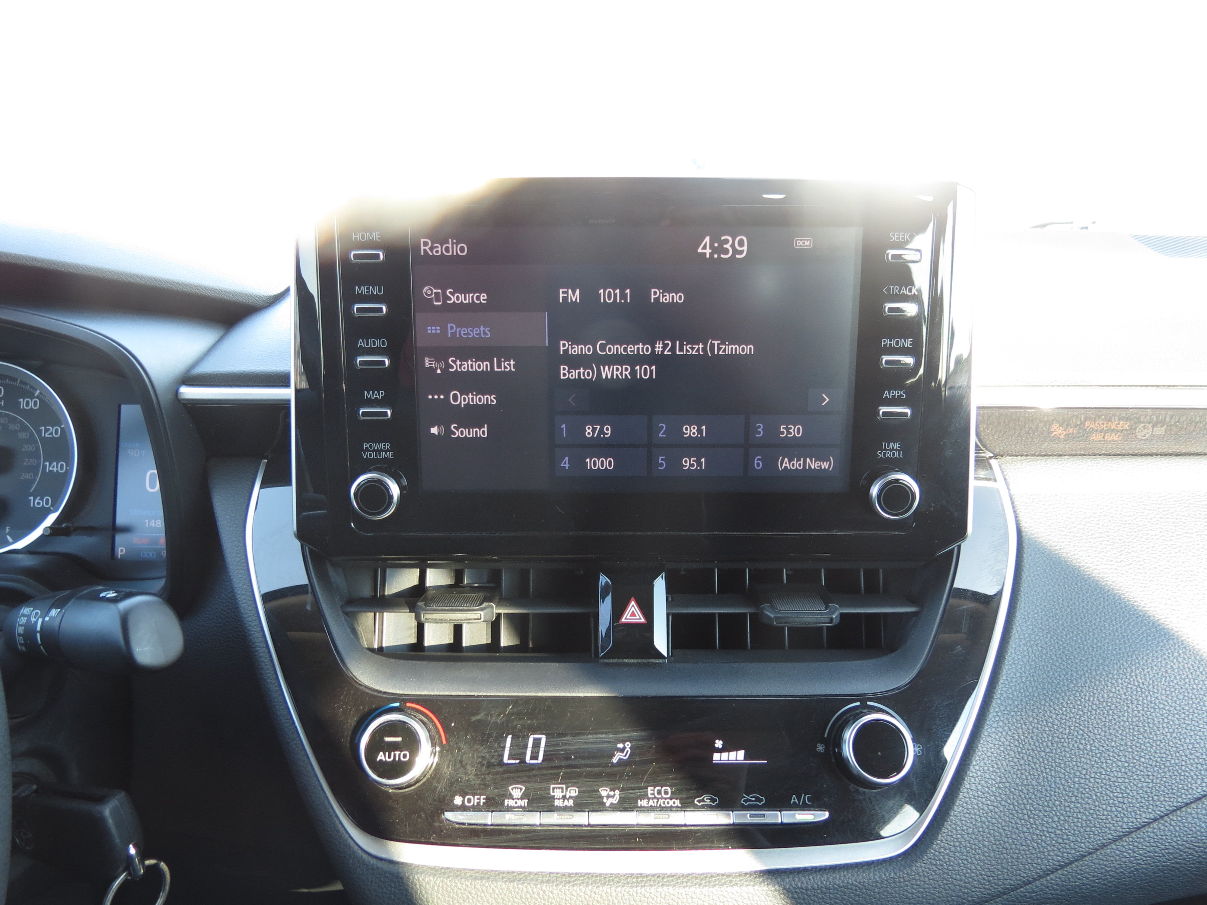 Used 2020 Toyota Corolla LE FWD image 19