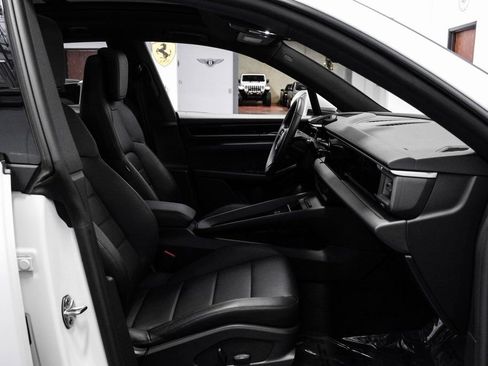 Used 2024 Porsche Macan 4 Electric AWD/4WD image 34