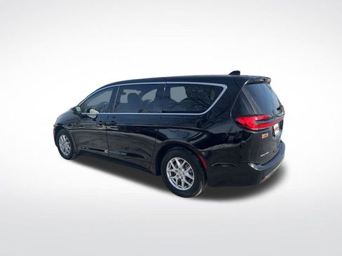 Used 2024 Chrysler Pacifica Touring-L image 45