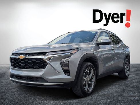 Certified 2025 Chevrolet Trax LT image 8