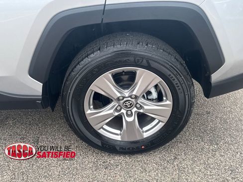 Used 2025 Toyota RAV4 XLE AWD/4WD image 38