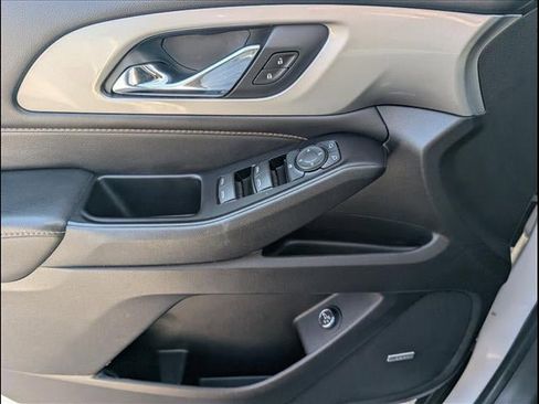 Used 2020 Chevrolet Traverse LT w/ LT Premium Package image 16