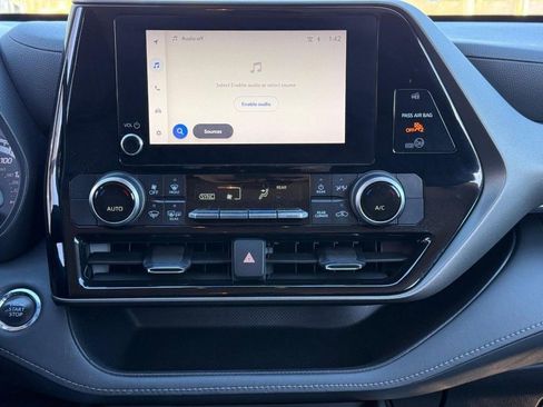 Used 2023 Toyota Highlander LE image 15