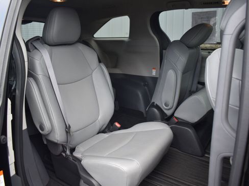 Certified 2023 Toyota Sienna XLE AWD/4WD image 21