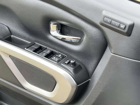 Used 2017 Nissan Titan SL image 25
