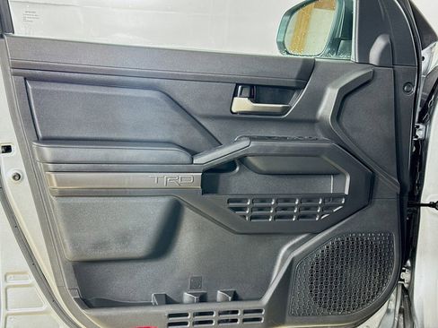 Used 2024 Toyota Tacoma TRD Off-Road image 9
