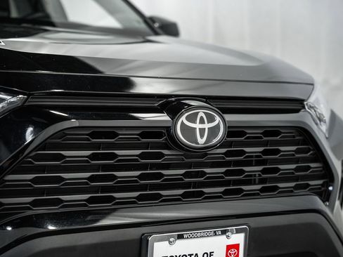 Used 2020 Toyota RAV4 XLE Premium image 11