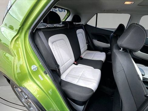 Used 2023 Hyundai Venue SEL FWD image 27