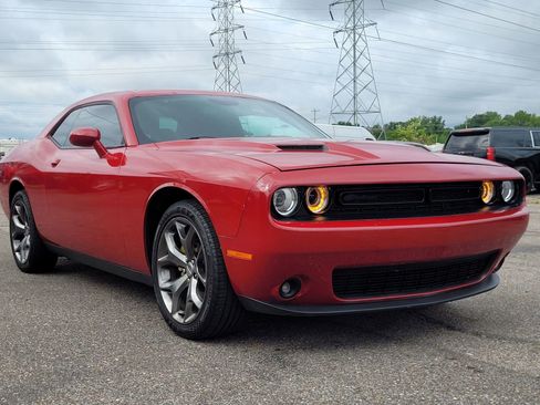 Used 2018 Dodge Challenger SXT w/ Blacktop Package image 5