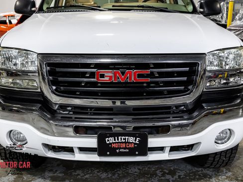 Used 2005 GMC Sierra 2500 SLT w/ Heavy-Duty Power Package AWD/4WD image 25
