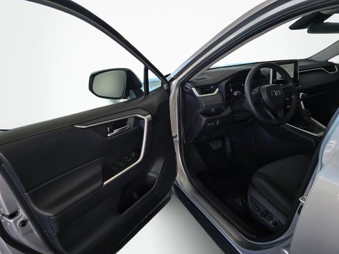 Used 2025 Toyota RAV4 XLE AWD/4WD image 32