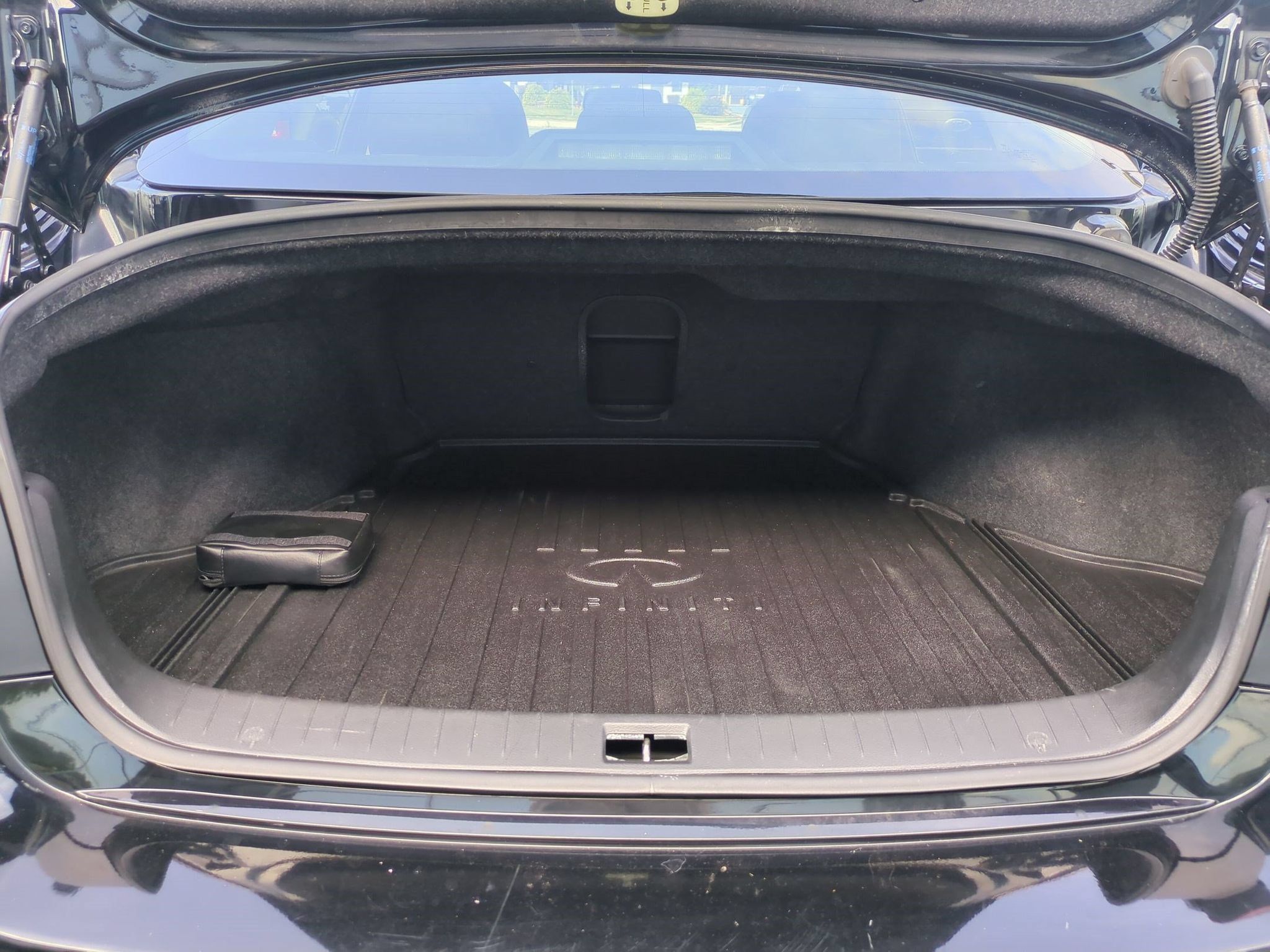 Used 2015 INFINITI Q50 Premium w/ Navigation Package AWD/4WD image 7
