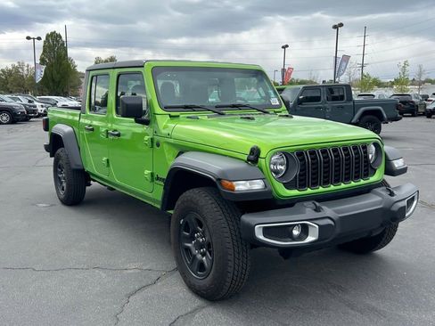 Used 2025 Jeep Gladiator Sport AWD/4WD image 4