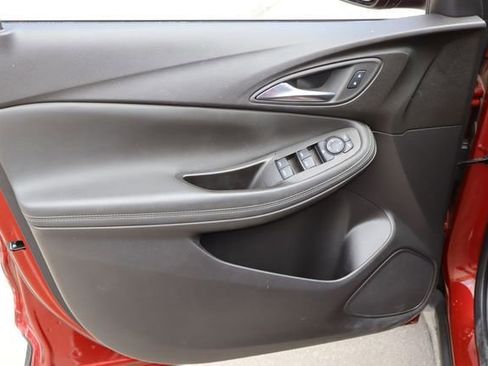 Certified 2025 Buick Encore GX Preferred FWD image 19