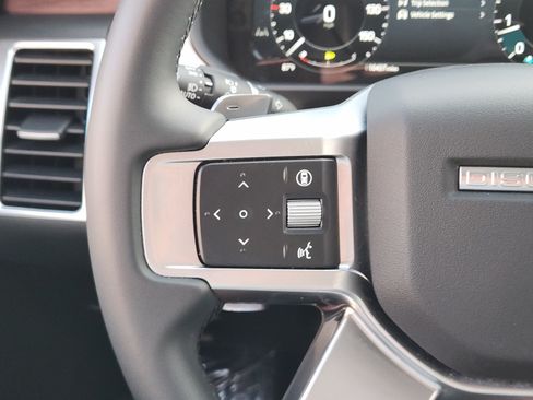 Used 2025 Land Rover Discovery S AWD/4WD image 25