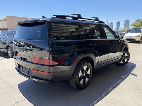 Used 2025 Hyundai Santa Fe SEL FWD image 4