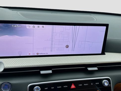 Used 2025 Genesis GV80 3.5T Prestige image 9