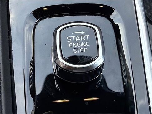 Used 2024 Volvo XC90 B5 Core image 37