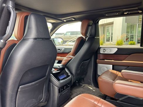 Used 2022 Lincoln Navigator L Reserve AWD/4WD image 14